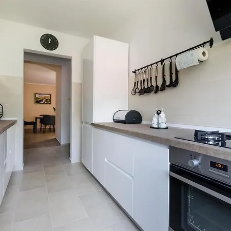 Slavko Apartment Mundanije